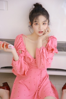 《年轻的女教师》3在线播放